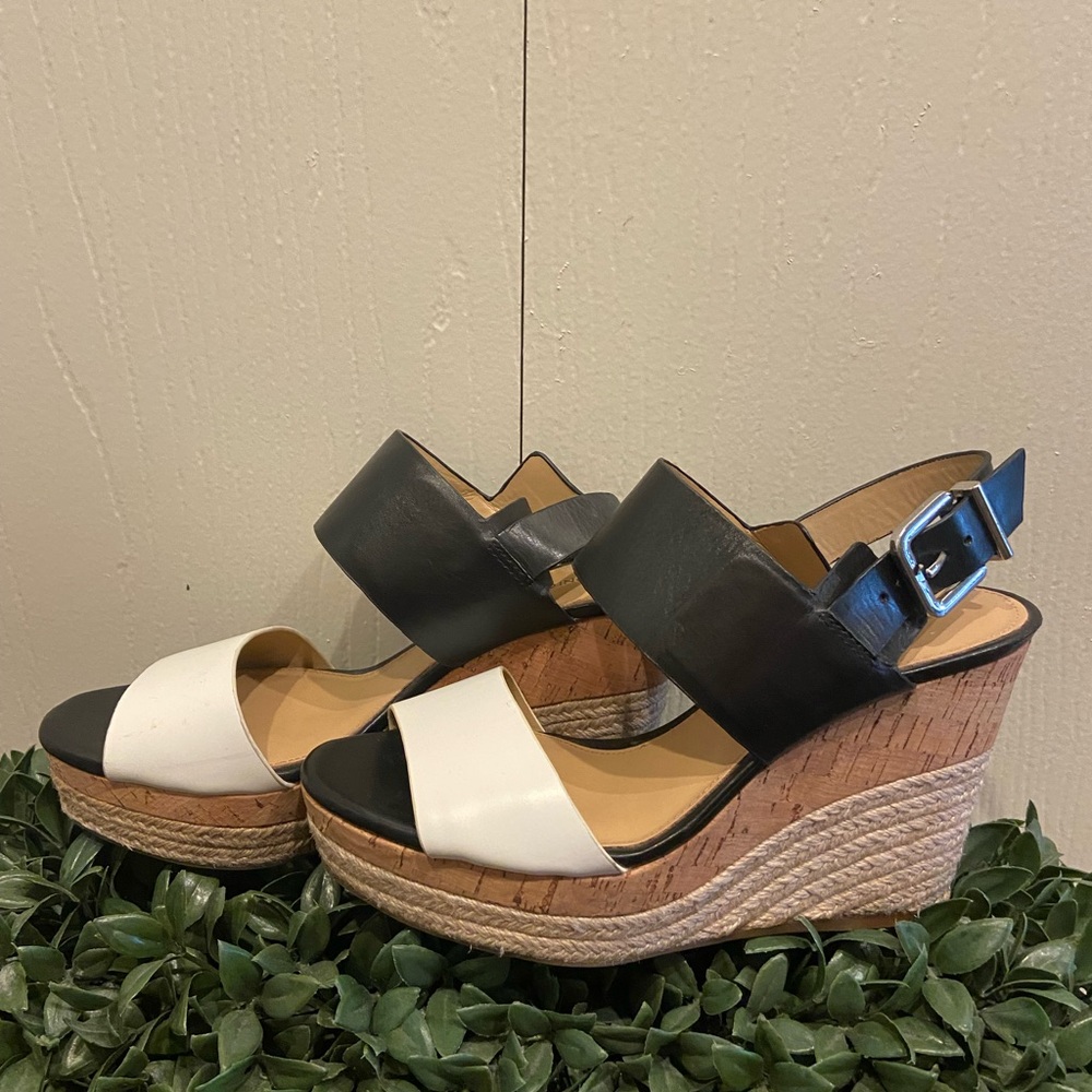Antonio Melani Black & White Block
Platform Wedge Size 7.5 - Picture 3 of 6